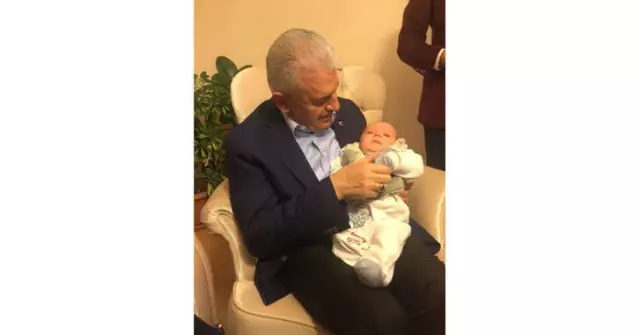 Başbakan Yıldırım Bıçaklanan Belediye Başkanını Ziyaret Etti