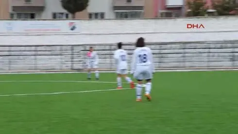 Kavga Eden Kadın Futbolcular Özür Diledi Kavga Eden Kadın Futbolcular Özür Diledi