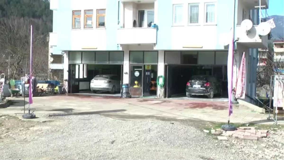 Oto Yıkamaya 'Kadın Eli' Değdi