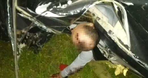 Zeytin Tarlasına Uçan Kamyonette Yaralı Olarak Uzun Süre Kurtarılmayı Bekledi