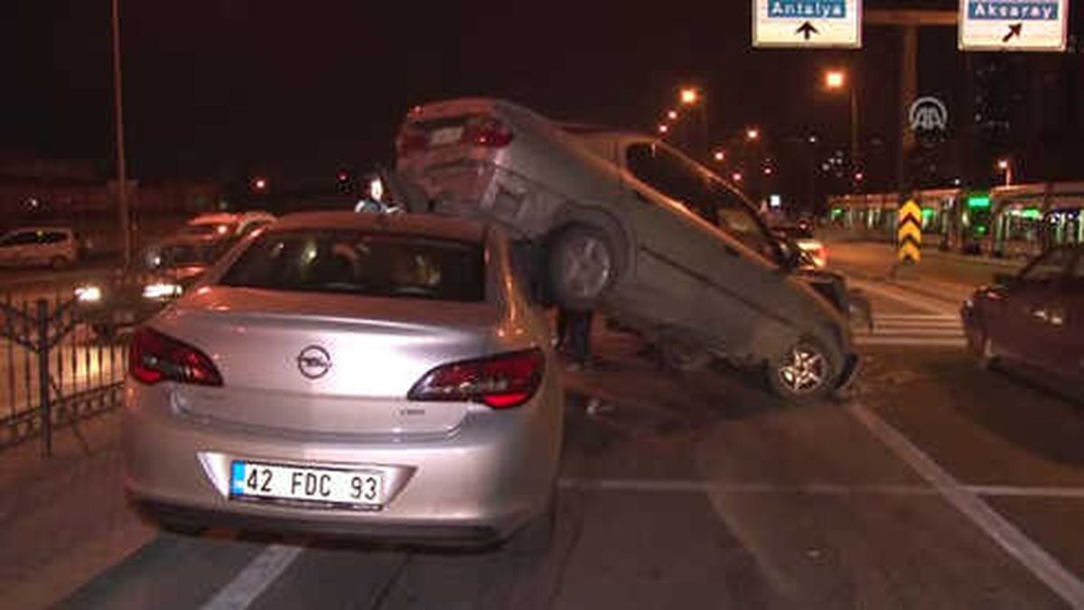 Zincirleme Trafik Kazası: 2 Yaralı