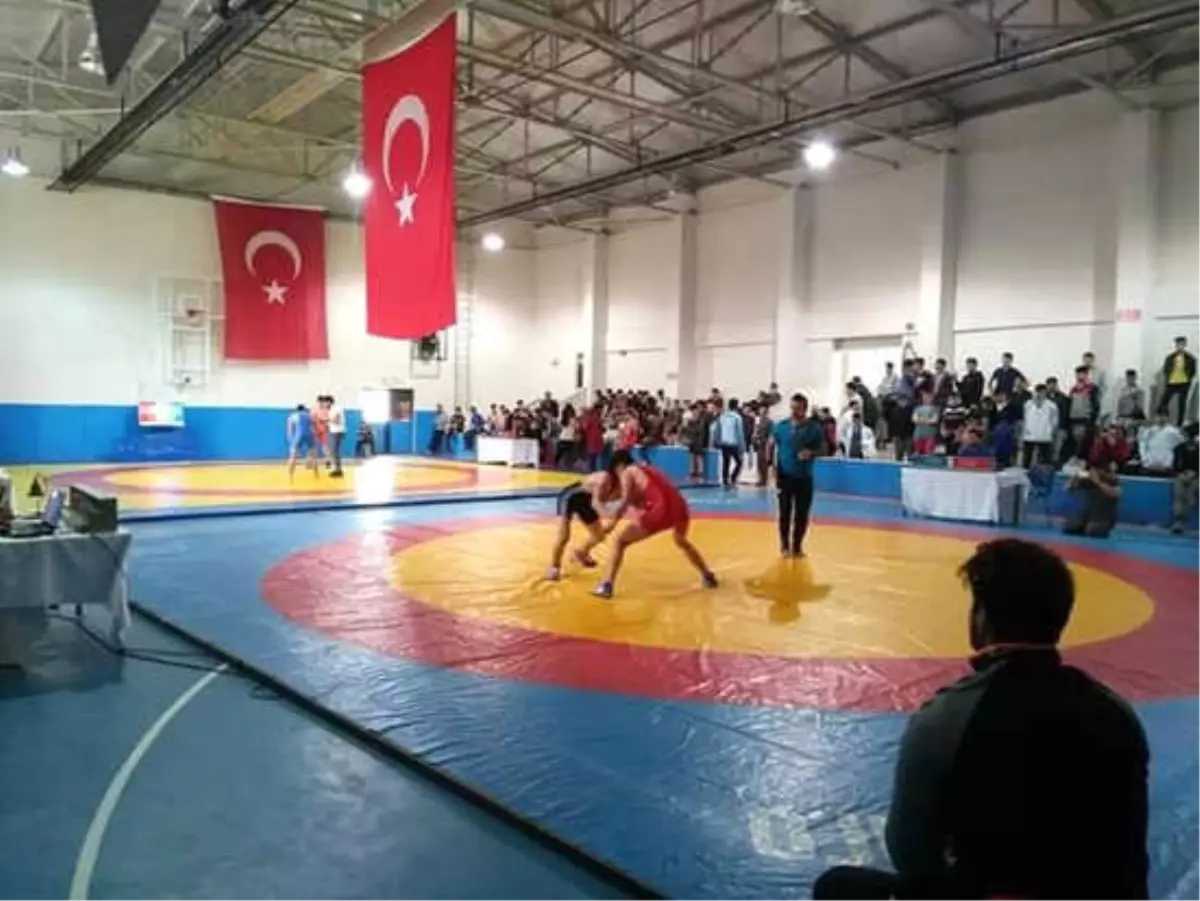 Güreş'te Simav Başarısı