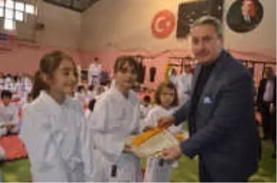 Karatecilerin Kuşak Heyecanı Karatecilerin Kuşak Heyecanı