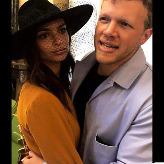 Cesur Pozlarıyla Olay Yaratan Manken Emily Ratajkowski Evlendi