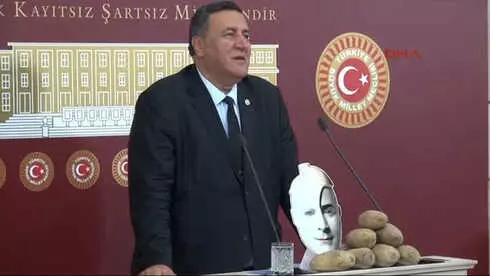 CHP'li Gürer, Patatesin Önemini Cem Yılmaz'ın Filmiyle Anlattı CHP'li Gürer, Patatesin Önemini Cem Yılmaz'ın Filmiyle Anlattı