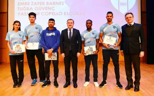 Osman Aşkın Bak, Enka Ödül Törenine Katıldı