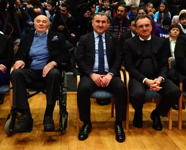 Osman Aşkın Bak, Enka Ödül Törenine Katıldı