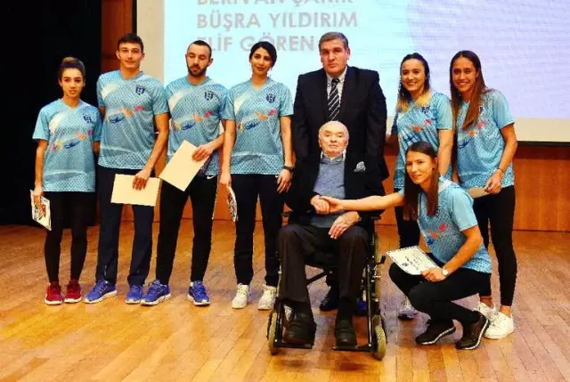 Osman Aşkın Bak, Enka Ödül Törenine Katıldı