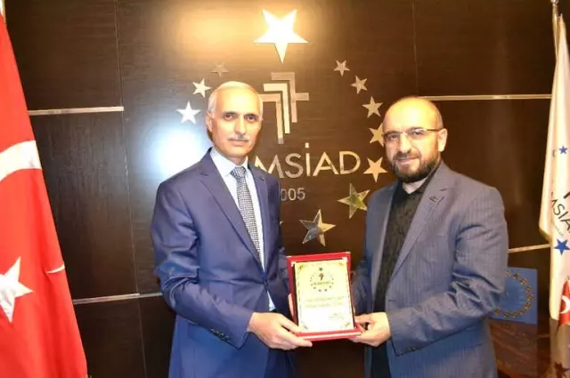 Tümsiad'da Bayrak Değişimi