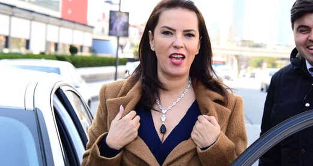 Yeşim Salkım, Takipçisinin Sözlerini Görünce Çıldırdı: Kendi B.kunuzla Kavga Edin