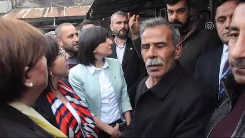 CHP'li Kadın Milletvekilleri Yangında Zarar Gören Esnafı Ziyaret Etti CHP'li Kadın Milletvekilleri Yangında Zarar Gören Esnafı Ziyaret Etti