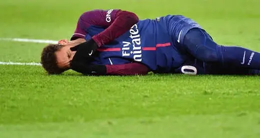 Dünya Kupası Umutları Bitti, Sakatlanan Neymar, 3 Ay Oynayamayacak Dünya Kupası Umutları Bitti, Sakatlanan Neymar, 3 Ay Oynayamayacak