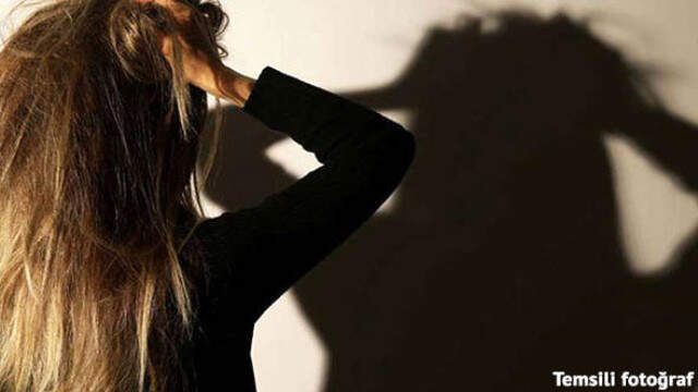 Eski Bir Milletvekilinin Cinsel Saldırısına Uğrayan Manken Kız AYM'ye Başvurdu:Bir Anda Üzerime Atlayıp Öptü