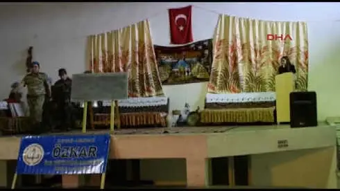 Kayseri Asker Kıyafetli Engelli Öğrencilerden Mehmetçiğe Moral Ziyareti Kayseri Asker Kıyafetli Engelli Öğrencilerden Mehmetçiğe Moral Ziyareti