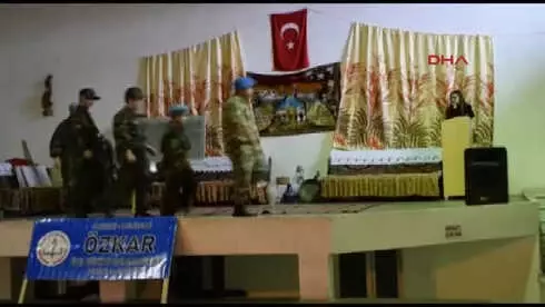 Kayseri Asker Kıyafetli Engelli Öğrencilerden Mehmetçiğe Moral Ziyareti Kayseri Asker Kıyafetli Engelli Öğrencilerden Mehmetçiğe Moral Ziyareti