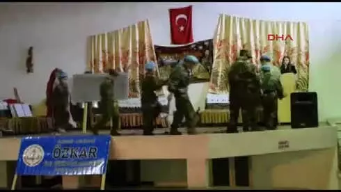 Kayseri Asker Kıyafetli Engelli Öğrencilerden Mehmetçiğe Moral Ziyareti Kayseri Asker Kıyafetli Engelli Öğrencilerden Mehmetçiğe Moral Ziyareti
