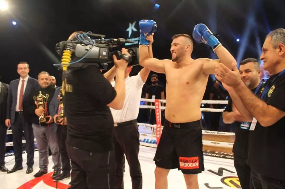 Milli Sporcu Erdoğan: 'Amacım Muay Thai ve Kick Boks'ta Dünya Şampiyonu Olmak'