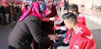 Yozgat'ta Ellerine Kına Yakan Öğrenciler, Afrin İçin Gönüllü Oldu