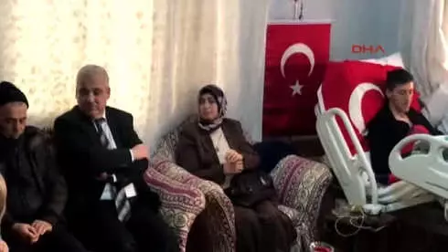 Manisa Afrin'de 2 Bacağını Yitiren Uzman Çavuş Memleketi Akhisar'da Manisa Afrin'de 2 Bacağını Yitiren Uzman Çavuş Memleketi Akhisar'da