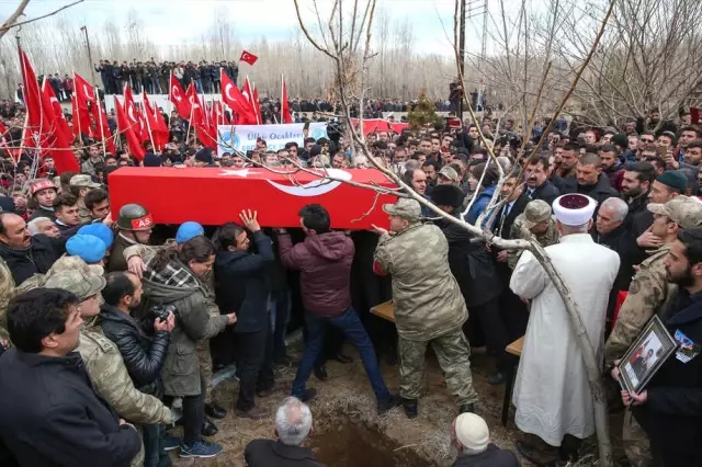 Şehitlerimizi Uğurluyoruz Şehitlerimizi Uğurluyoruz