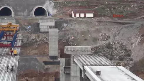Şırnak'ta 21 Yıldır Devam Eden Yol Yapımında Sona Yaklaşıldı Şırnak'ta 21 Yıldır Devam Eden Yol Yapımında Sona Yaklaşıldı