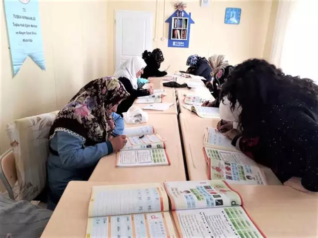 Tuşba Belediyesinden 'Okur-Yazar Birey, Gelişmiş Toplum' Projesi Tuşba Belediyesinden 'Okur-Yazar Birey, Gelişmiş Toplum' Projesi