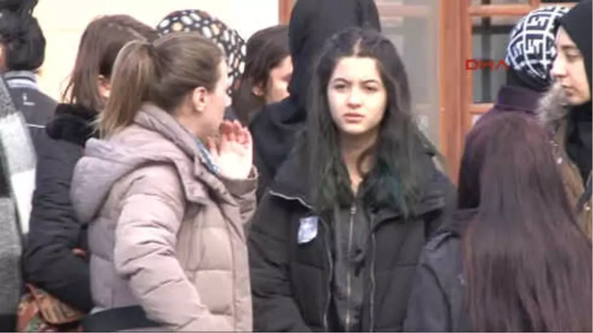 Arnavutköy'deki Öğrenci Servisi Kazasında Hayatını Kaybeden Genç Kız Son Yolculuğuna Uğurlandı