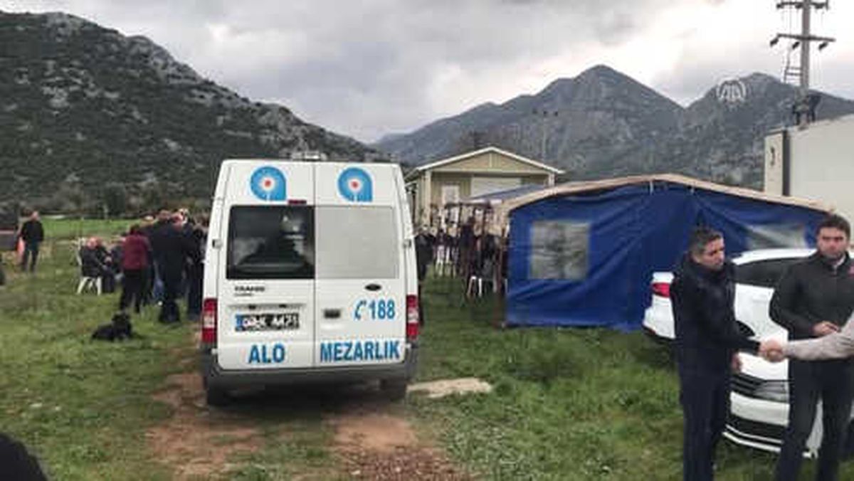 Babasının Üzüntüsüne Dayanamadı - Taziyeleri Kabul Ederken Kalp Krizi Geçirerek Vefat Etti