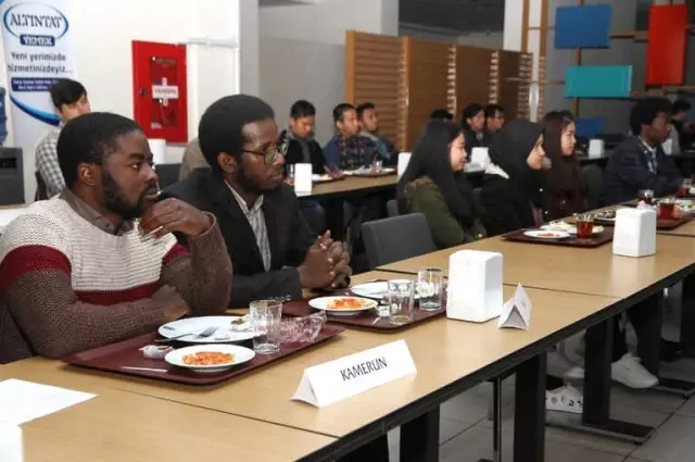 Başkan Kasap Rize'deki Yabancı Öğrencilerle Kahvaltıda Buluştu
