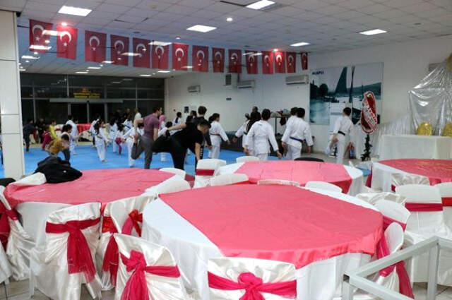 Düğün Salonunda Çalışarak 14 Madalya Kazandılar