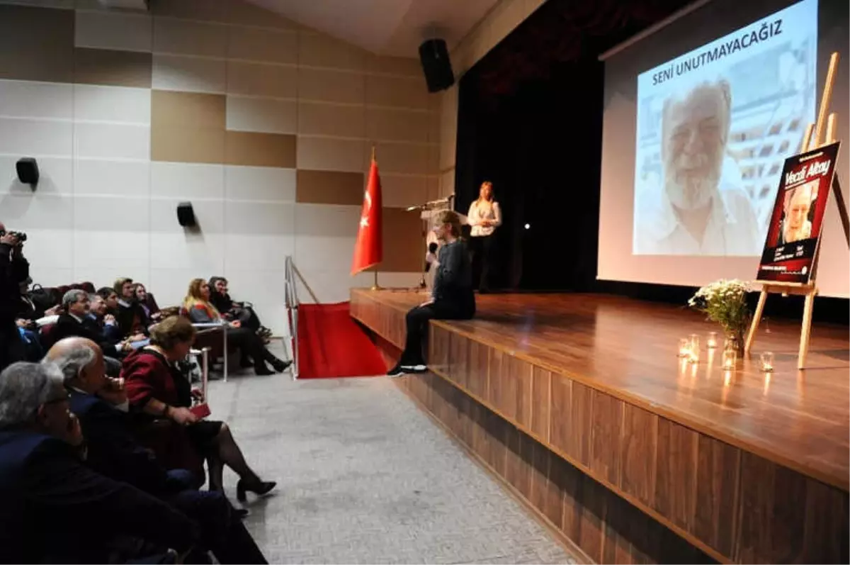 Karşıyaka Vecdi Altay'ı Andı
