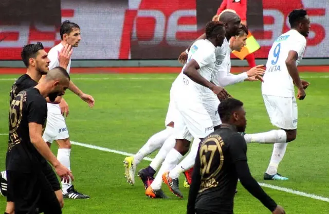 Spor Toto Süper Lig: Kasımpaşa: 1 - Osmanlıspor: 1 (İlk Yarı)
