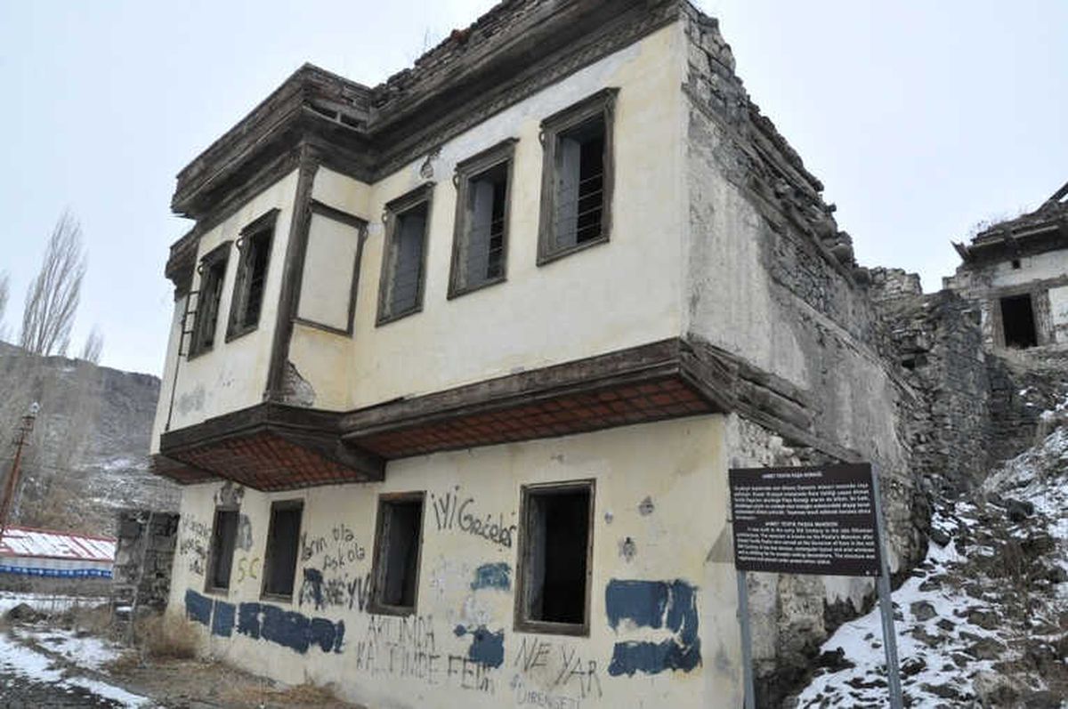 Tarihi Ahmet Tevfik Paşa Konağı Yıkılıyor
