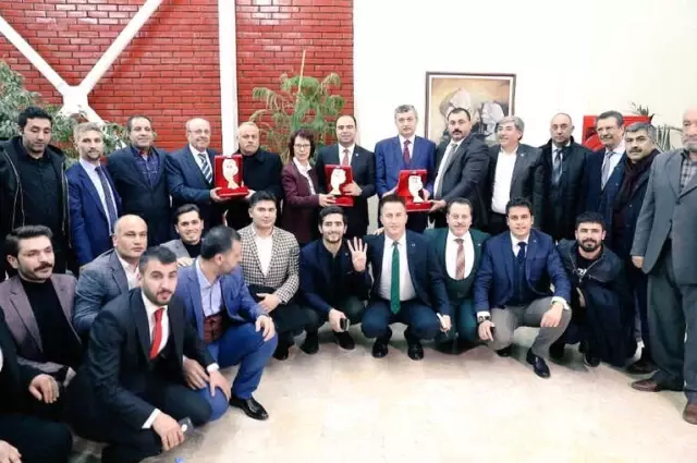 En Beğenilen Belediye Başkanı Ödülü Nihat Çiftçi'nin En Beğenilen Belediye Başkanı Ödülü Nihat Çiftçi'nin