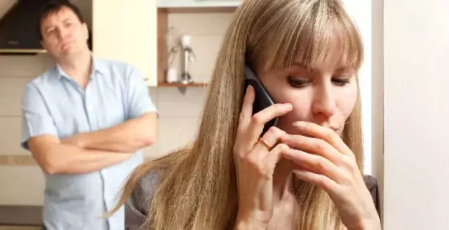 Karısından Şüphelenen Adam, Telefonuna Yüklediği Programla Cinsel İlişkinin Seslerini Duydu