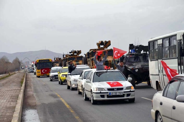 mus-tan-293-asker-turk-bayraklari-ve-dualarla-2-10626629_o.jpg