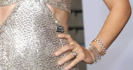 Oscar'da Kadınlar, Tacize Karşı Tepkilerini Göstermek İçin 'Times up' Rozeti Taktı Oscar'da Kadınlar, Tacize Karşı Tepkilerini Göstermek İçin 'Times up' Rozeti Taktı