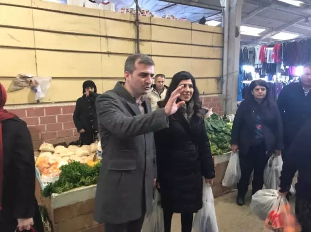 Başkan Yemenici 8 Mart Kadınlar Günü Nedeniyle Fidan Dağıttı Başkan Yemenici 8 Mart Kadınlar Günü Nedeniyle Fidan Dağıttı