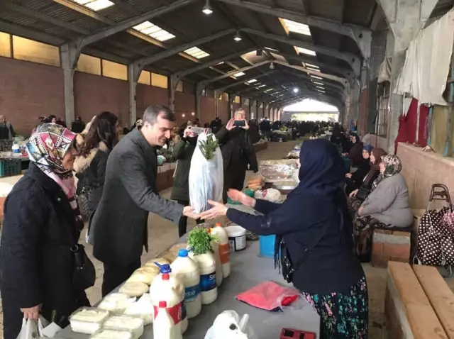 Başkan Yemenici 8 Mart Kadınlar Günü Nedeniyle Fidan Dağıttı Başkan Yemenici 8 Mart Kadınlar Günü Nedeniyle Fidan Dağıttı