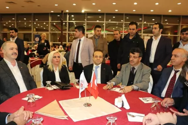 Eski AB ve Devlet Bakanı Egemen Bağış Gazi ve Şehit Aileleriyle Bir Araya Geldi Eski AB ve Devlet Bakanı Egemen Bağış Gazi ve Şehit Aileleriyle Bir Araya Geldi