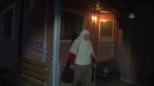 Ev İşlerini Bitirip Saz Kursuna Gidiyorlar Ev İşlerini Bitirip Saz Kursuna Gidiyorlar