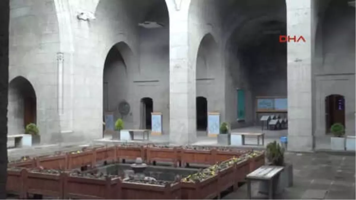 Kayseri Gevher Nesibe Şifahanesinde 812 Yıl Önce Katarakt Ameliyatları Yapıldı