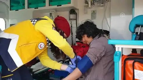 Otomobil Devrildi: 4 Yaralı