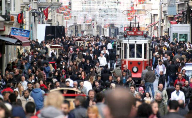 Türkiye'de kadın- erkek nüfusu eşitlendi