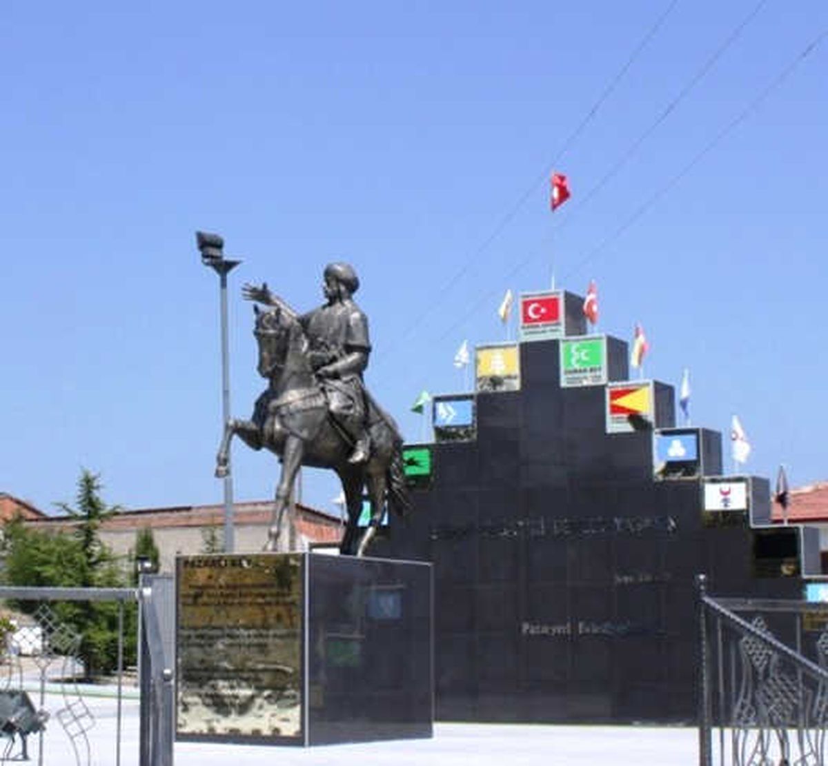 Osmangazi'nin 3'üncü Oğlu Pazarlı Bey'in Anıtındaki Yenileme Çalışması Bitti
