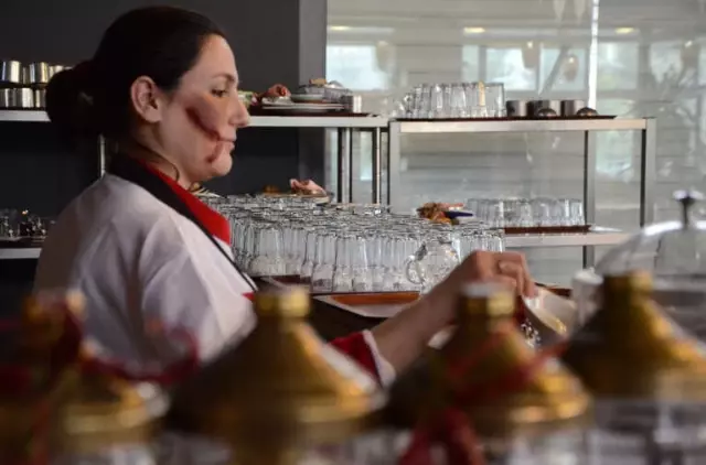 Restauranta Girenler Çalışanların Halini Görünce Şaşırdı Kaldı Restauranta Girenler Çalışanların Halini Görünce Şaşırdı Kaldı