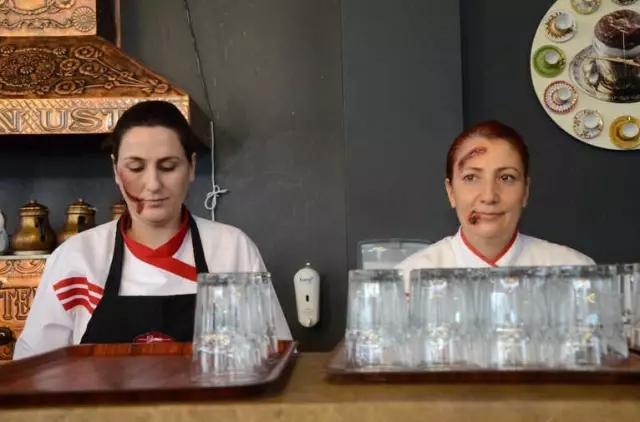 Restauranta Girenler Çalışanların Halini Görünce Şaşırdı Kaldı Restauranta Girenler Çalışanların Halini Görünce Şaşırdı Kaldı