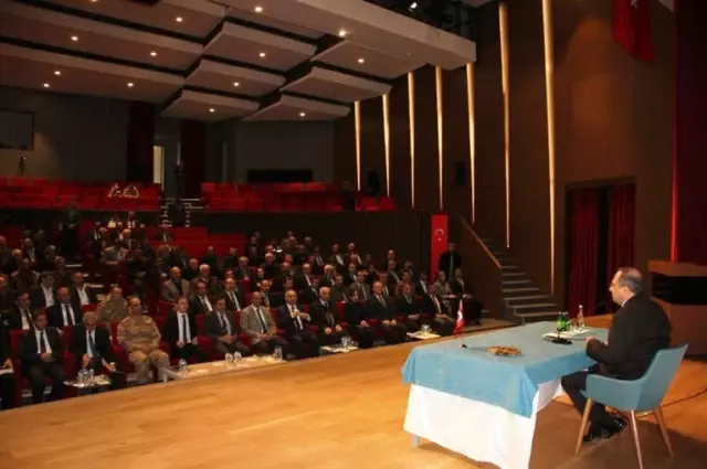 Vali Kaban Arapgir'de Muhtarlarla Bir Araya Geldi