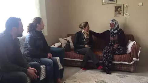 AK Parti Tire Kadın Kolları, Tire'deki Şehitlerin Annelerini Ziyaret Etti AK Parti Tire Kadın Kolları, Tire'deki Şehitlerin Annelerini Ziyaret Etti