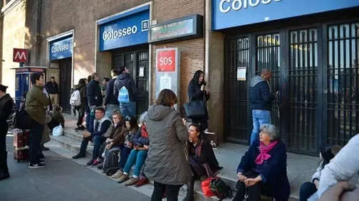 İtalya'da İşçiler Greve Gitti
